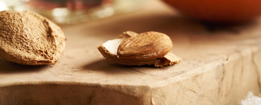 Амигдалин (витамин B17): митове, факти и наука зад тайнствения лечебен компонент