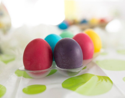 How to dye eggs with natural products?