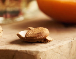 Амигдалин (витамин B17): митове, факти и наука зад тайнствения лечебен компонент