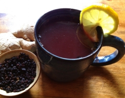 Hot elderberry drink - powerful immunostimulant (recipes)