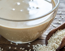 Колко полезен е сусамовият тахан? За какво помага и как да го консумираме?